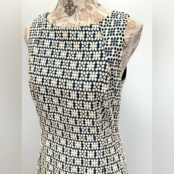 BANANA REPUBLIC Navy and white graphic print sleeveless sheath dress size 10. - Picture 2 of 14